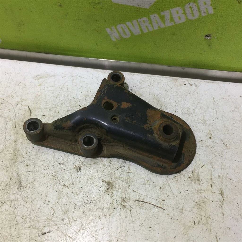 Кронштейн двигателя правый VW Polo 94-99