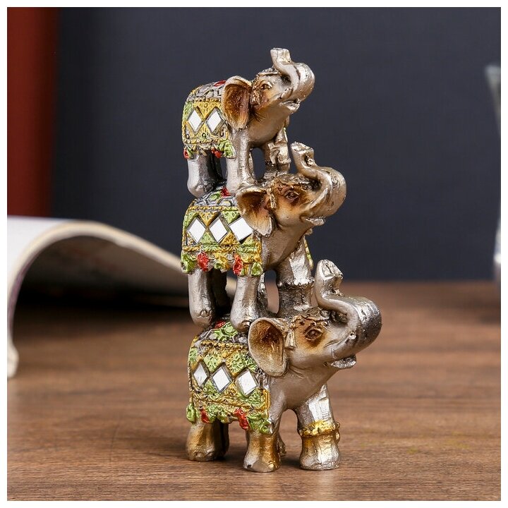 фото Сувенир полистоун "Пирамида из 3-х слонов в попонах с бахромой" 11,8х6,7х2,8 см 4144378