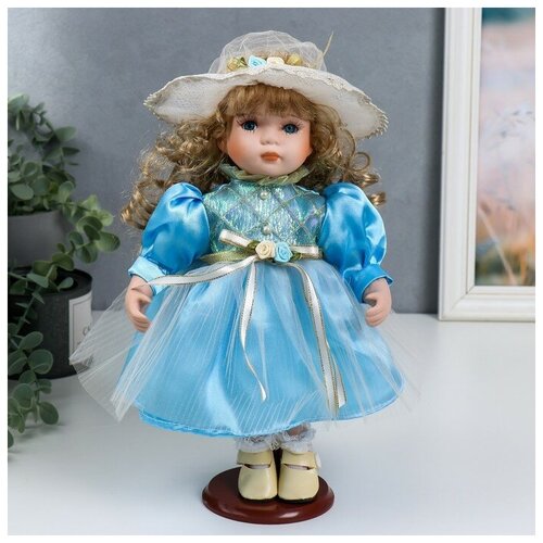 --- Кукла коллекционная керамика Наташа в нежно-голубом платье в шляпке 30 см
