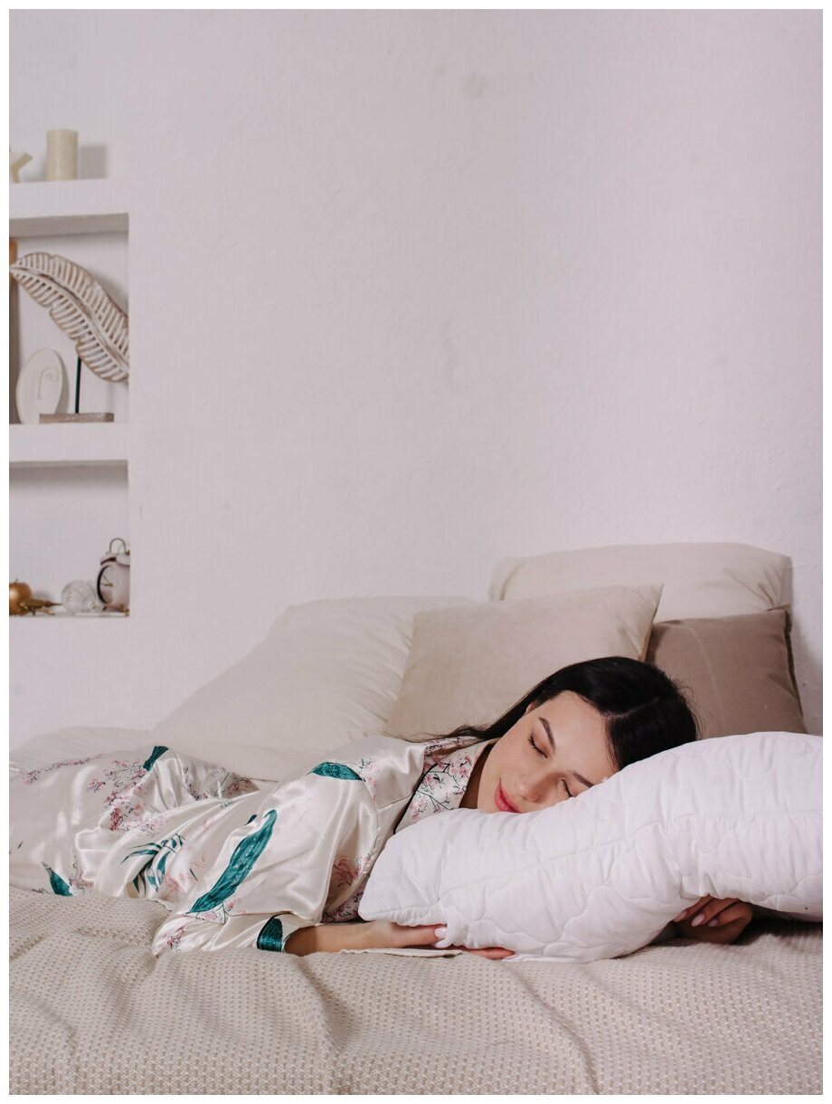 Подушка для сна BIO-TEXTILES "очарование" 50*70 стеганная с искусственным лебяжьим пухом - фотография № 5