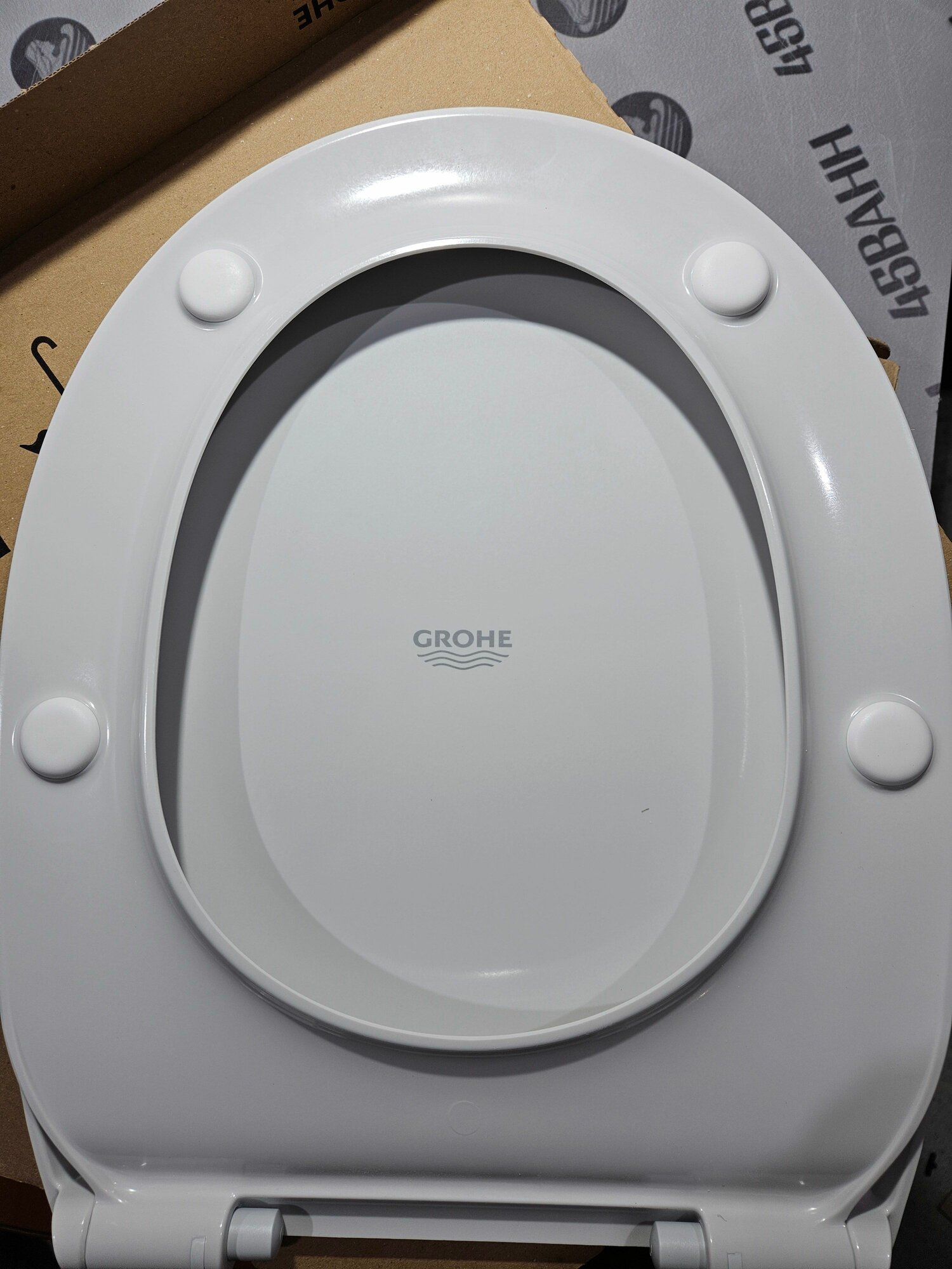 Сиденье для унитаза GROHE Bau Ceramic с микролифтом (плавное опускание) Slim 39898000