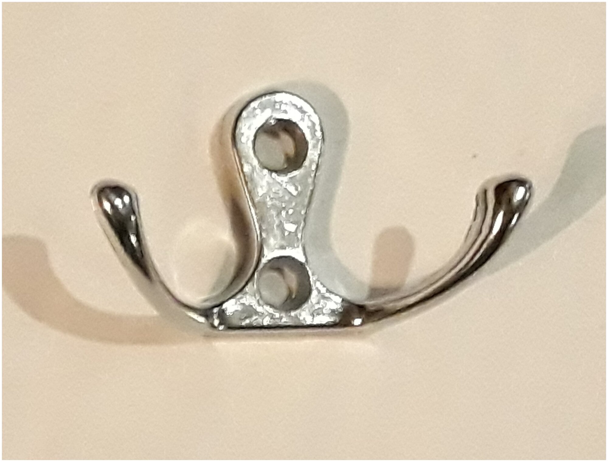 фото Крючок " двухрожковый" О М ( цвет "хром") для полотенец. Поштучно.