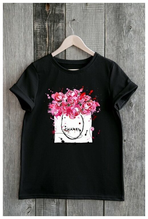 фото Черная футболка с принтом Милана