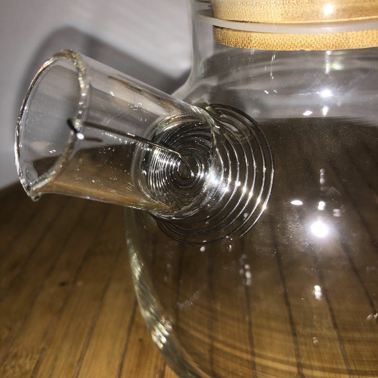 Чайник заварочный из жаропрочного стекла с бамбуковой крышкой и фильтром пружинкой