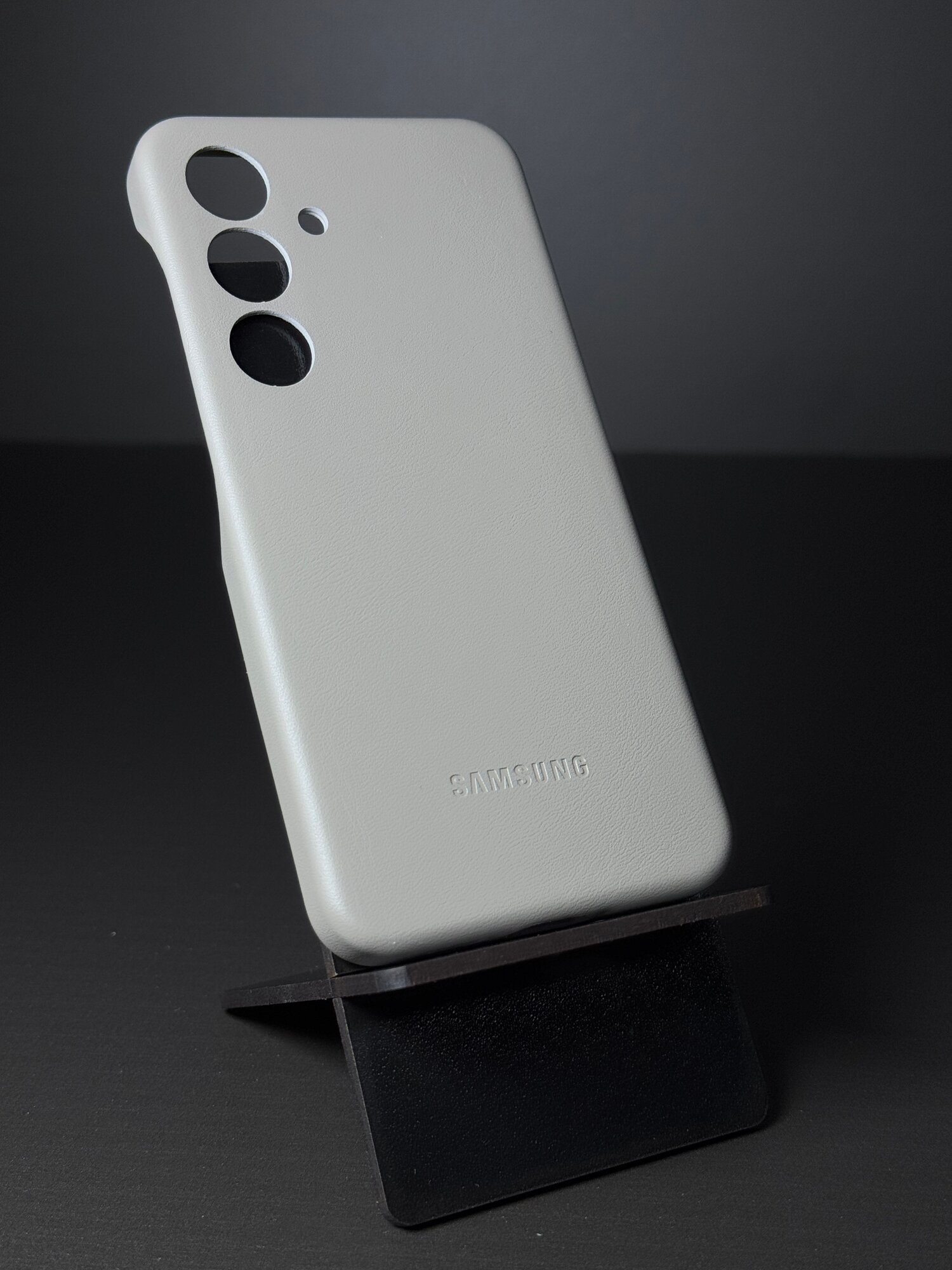 Leather Case S24/Кожаный чехол-накладка на Galaxy S24 (Галакси С24) премиум, цвет бежевый — фото 1