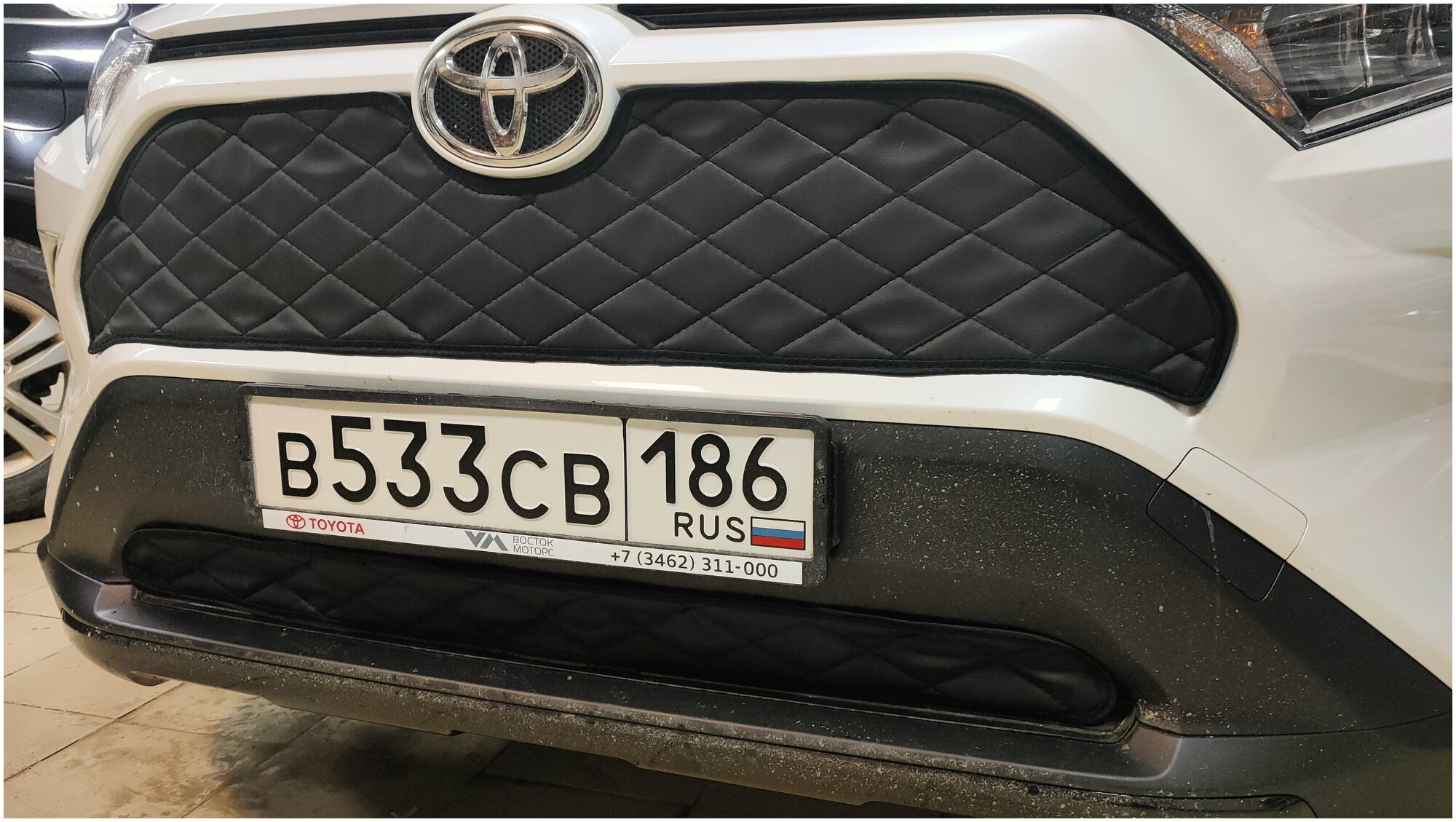 Зимняя защита радиатора Toyota RAV4 2018-2023 (комплект) дизайн ромб Без парктроников и камеры