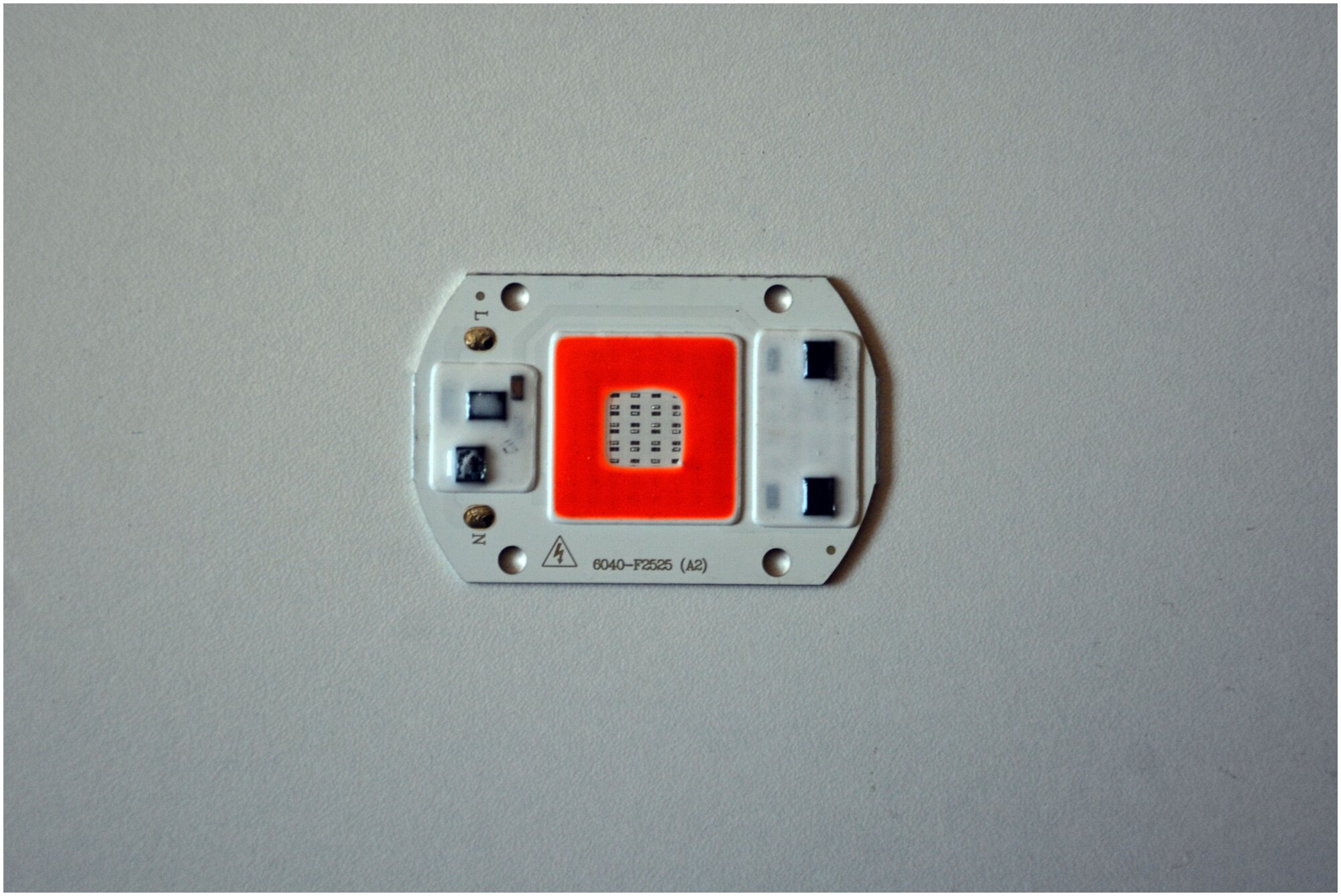 Биколорный бездрайверный светодиодный чип мощностью 30Вт