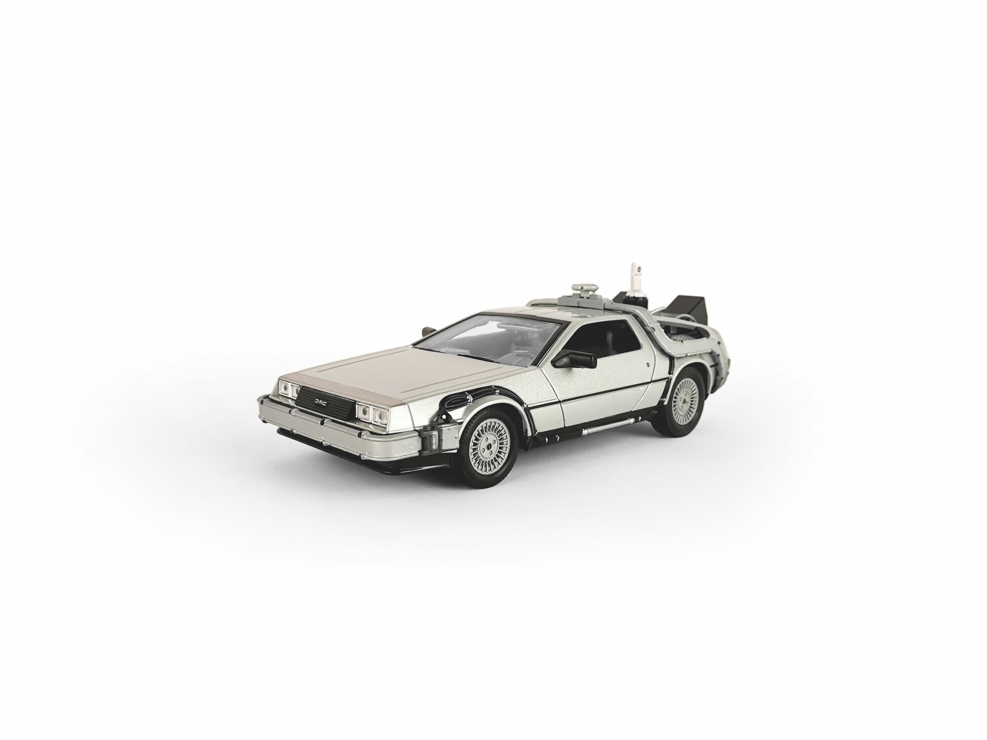 Машинка WELLY 1:24 DeLorean DMC-12 ("Назад в будущее"), серебристый