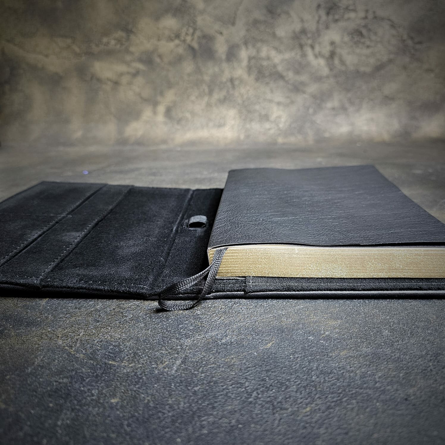 Ежедневник герб ФСБ РФ, натуральная кожа — фото 1