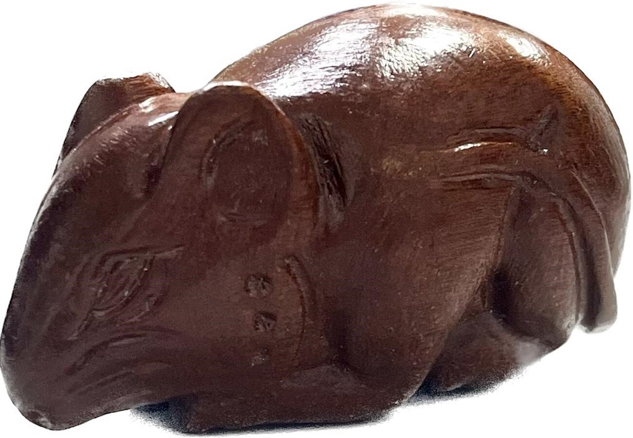 фото Деревянная статуэтка "Крыса" из красного дерева 8 см символ удачи и достатка в доме ручная работа