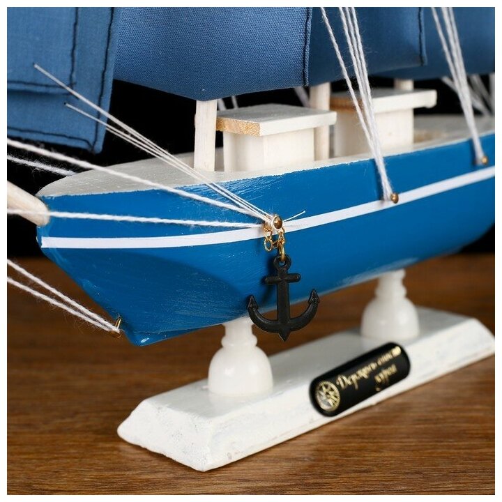 Корабль сувенирный малый Аскольд, борта голубые с полосой, паруса голубые, 23,5?4,5?23 см 1154038 . - фотография № 3