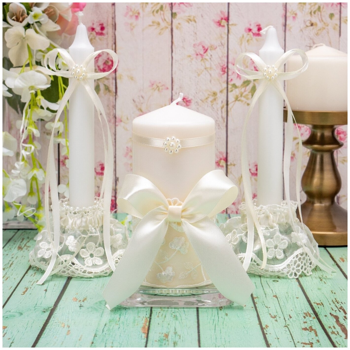 Набор свечей для свадьбы, венчания и церемонии домашнего очага "Божена" айвори с кружевом, бусинами и атласными бантами цвета слоновой кости