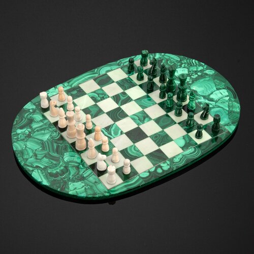 Шахматы на доске овальной формы малахит натуральный камень резьба 58500₽