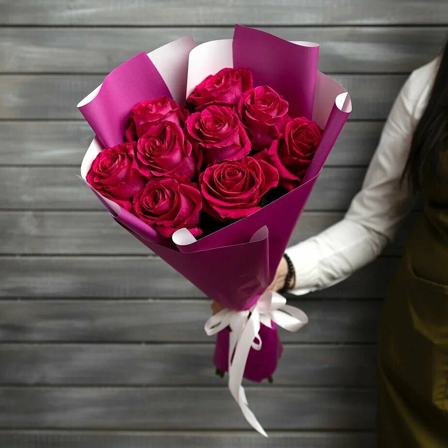 9 малиновых роз Эквадор 50 см в упаковке