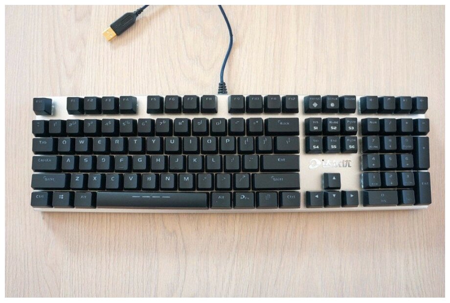 Игровая механическая клавиатура DAREU 108 EU