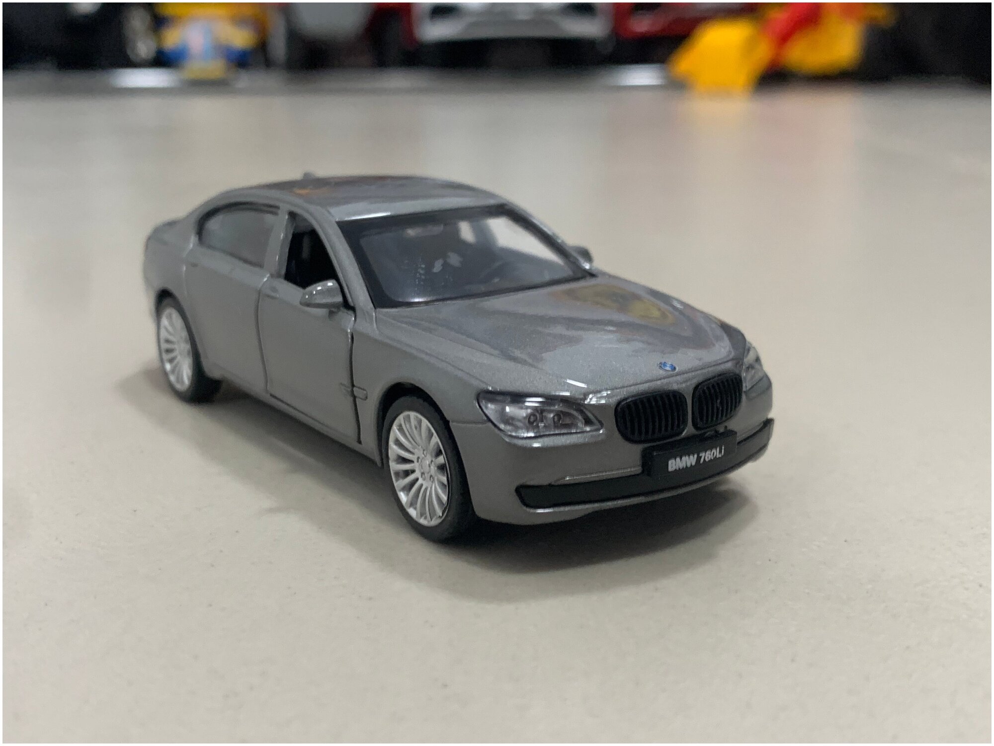 Масштабная модель автопанорама JB1251260 BMW 760 LI, 1:46, серый - фотография № 10