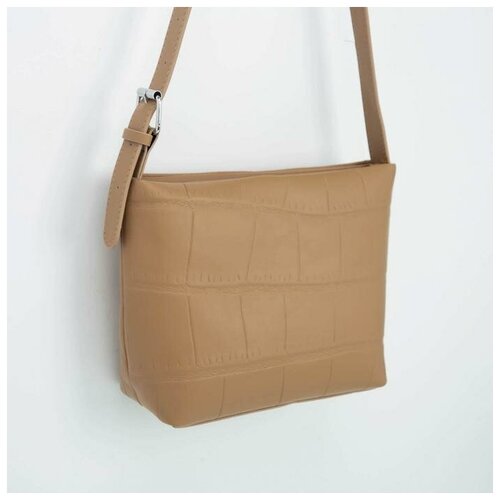 фото Кросс-боди, отдел на молнии, длинный ремень, цвет бежевый noname