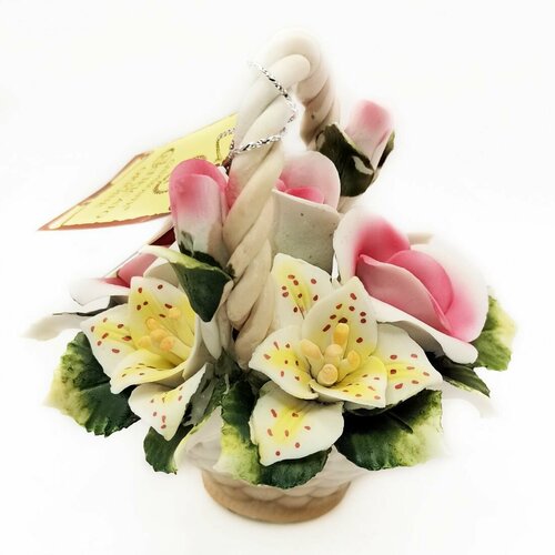 Статуэтка Корзина букет цветов. Фарфоровая композиция. Высота 12 см