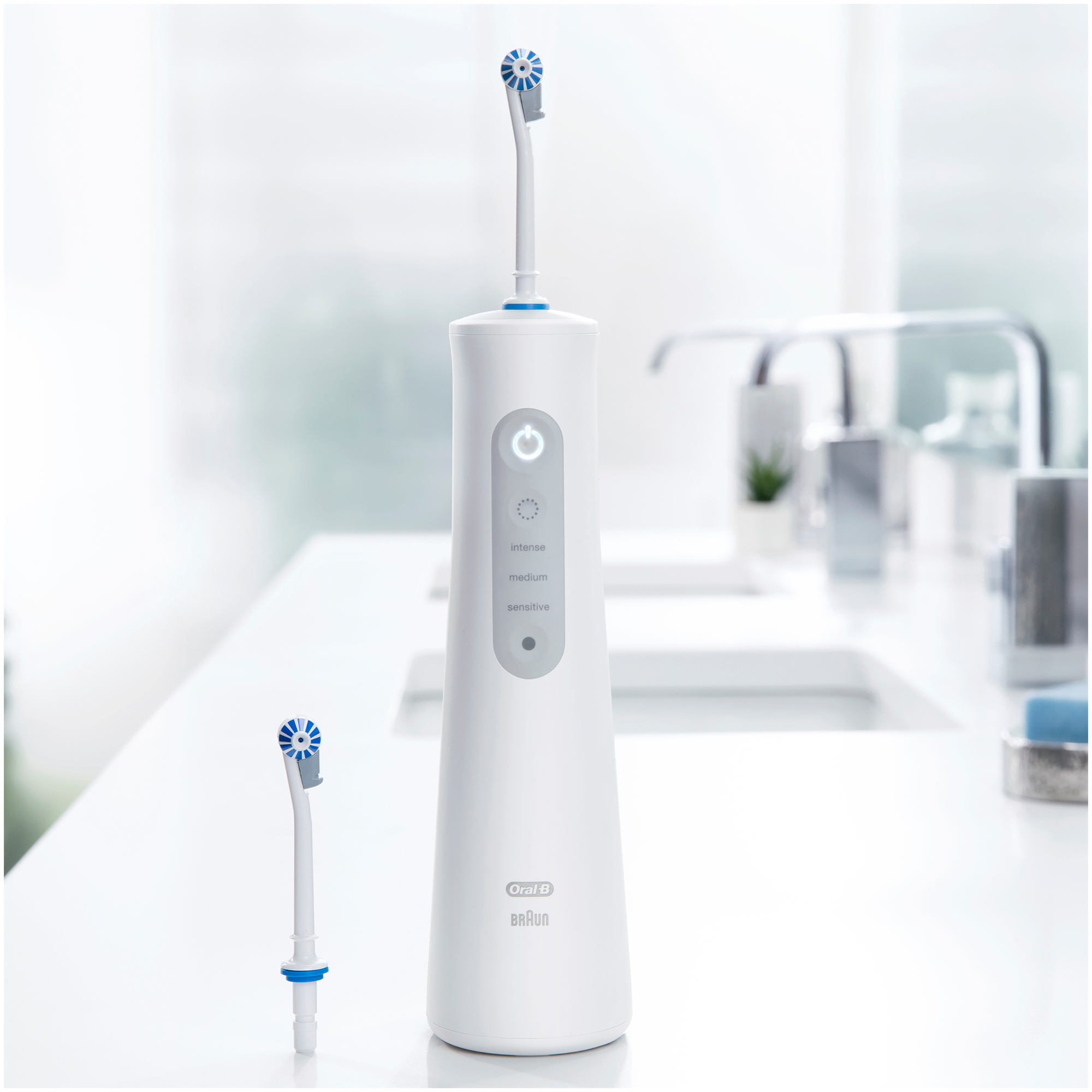 Ирригатор Oral-B Aquacare Pro-Expert - фото №4