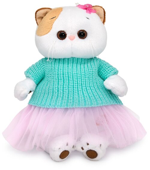 Мягкая игрушка Basik&Co Кошечка Ли-Лив вязаной кофте, 24 см, белый/голубой/розовый