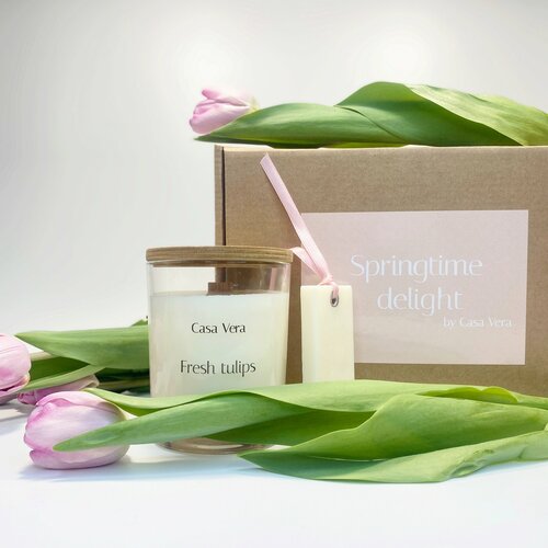 Подарочный набор для женщин «Весенний восторг»: свеча ароматическая «Свежие тюльпаны» в стакане, с деревянным фитилем + саше ароматическое (для шкафа, белья) // Подарок женщине (маме, жене, сестре, подруге, девушке, коллеге)