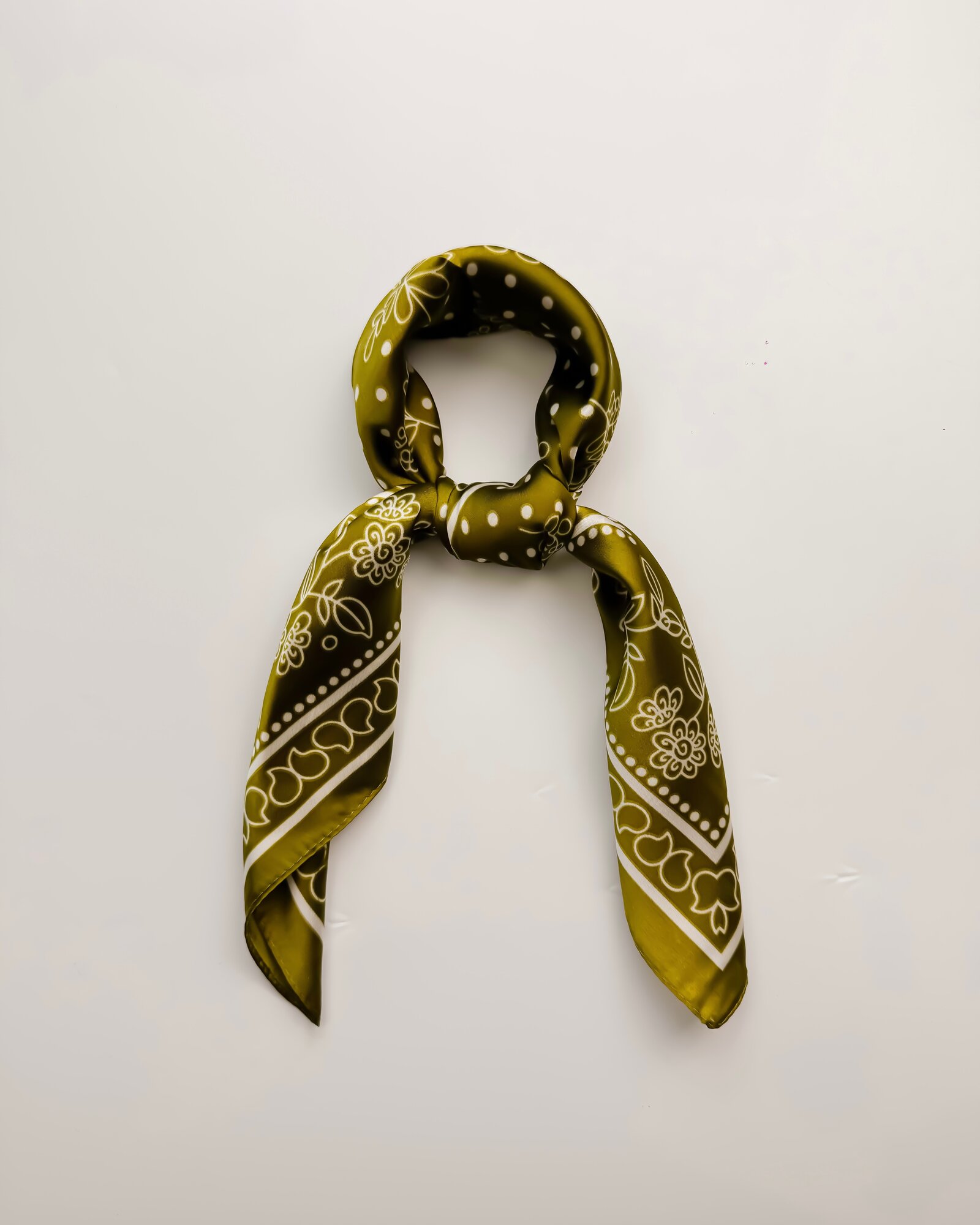 Платок  Everyday Accessories для девочек и женщин,70х70 см, зеленый