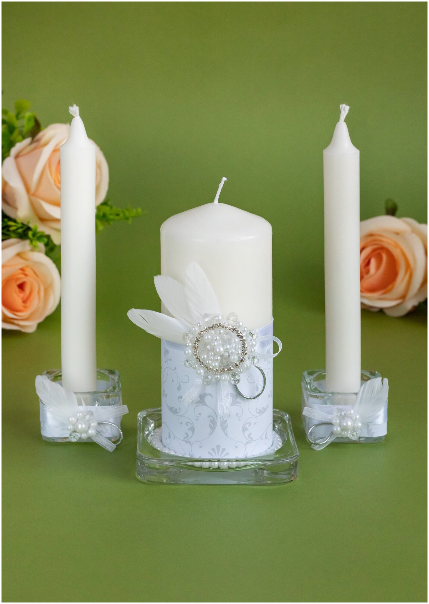 Свадебный набор свечей для домашнего очага "Королевский" с серебристыми узорами, атласными лентами и брошью