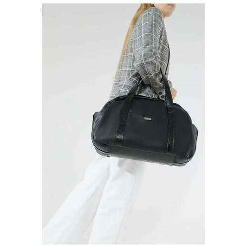 Сумка-саквояж на молнии регулируемый ремень цвет чёрный