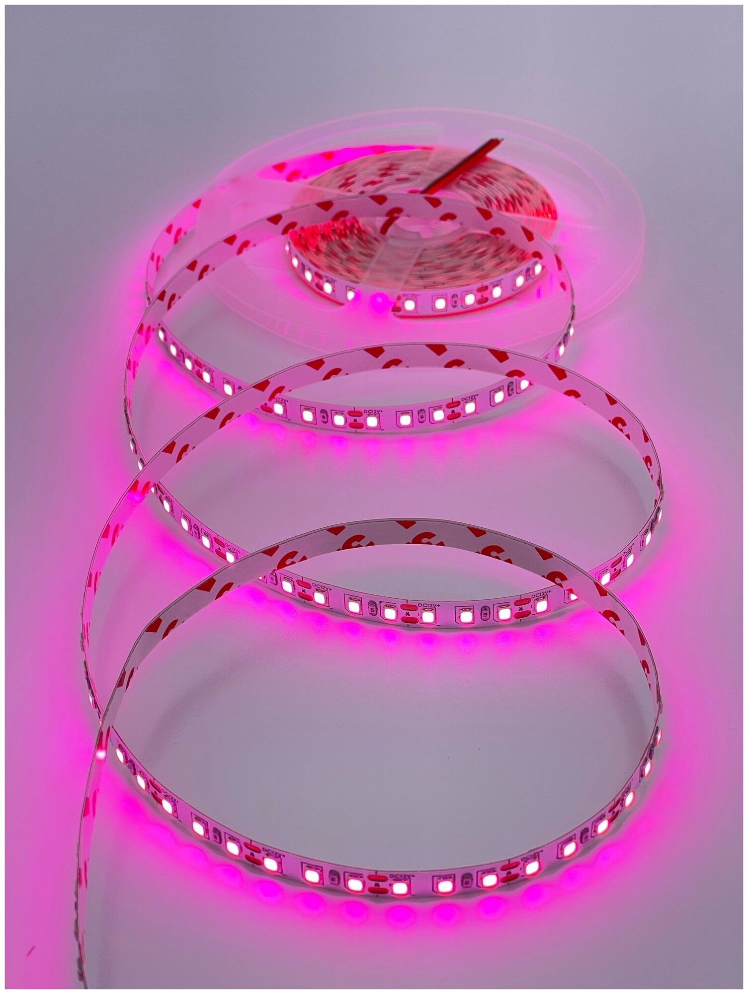 Лента светодиодная Redigle LED 12W, 2835-120 диодов на метр -IP20 12V Розовый
