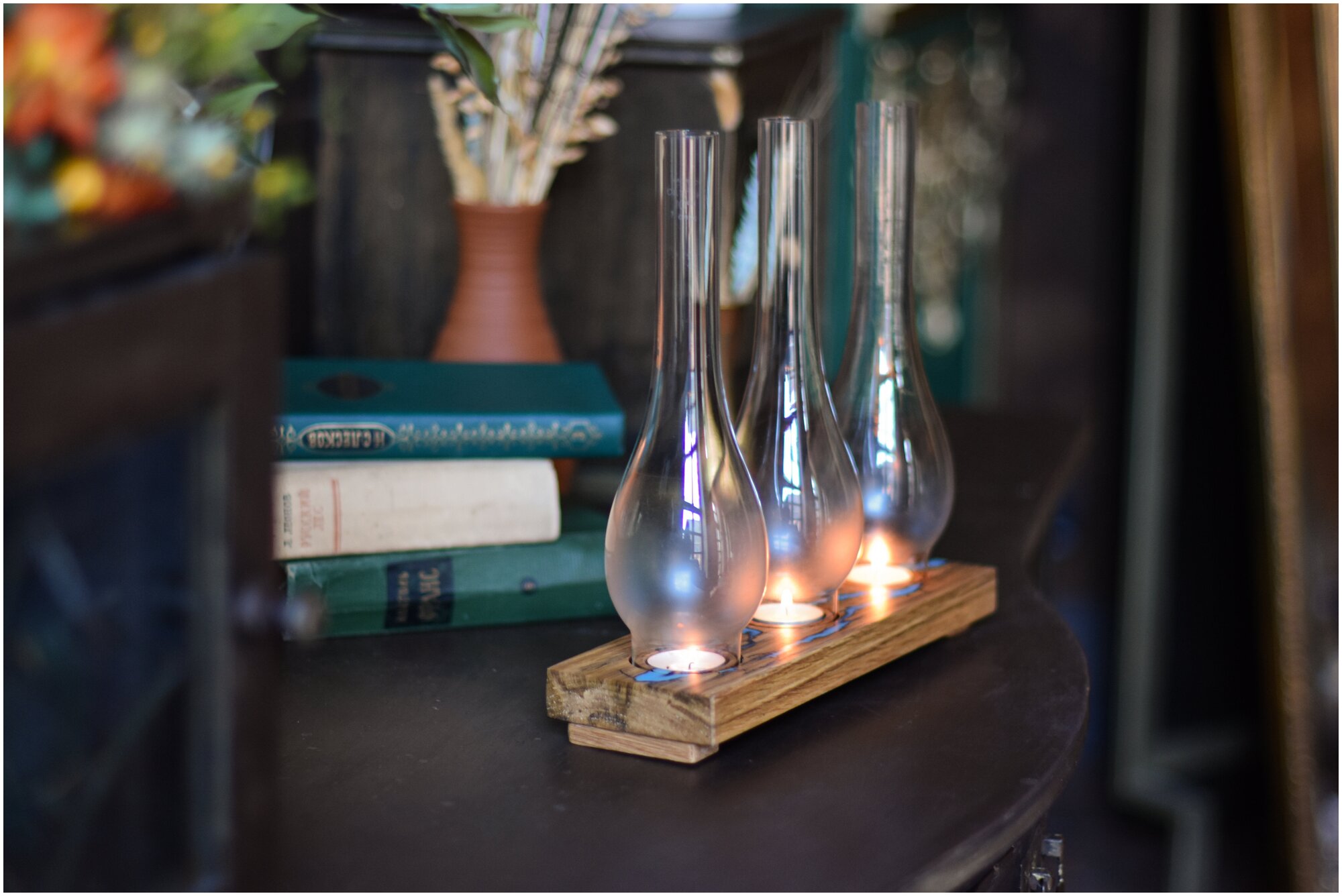 Подсвечник деревянный "Трио с лампой" 30х9,5 см. для чайной свечи (голубая молния) - фотография № 7