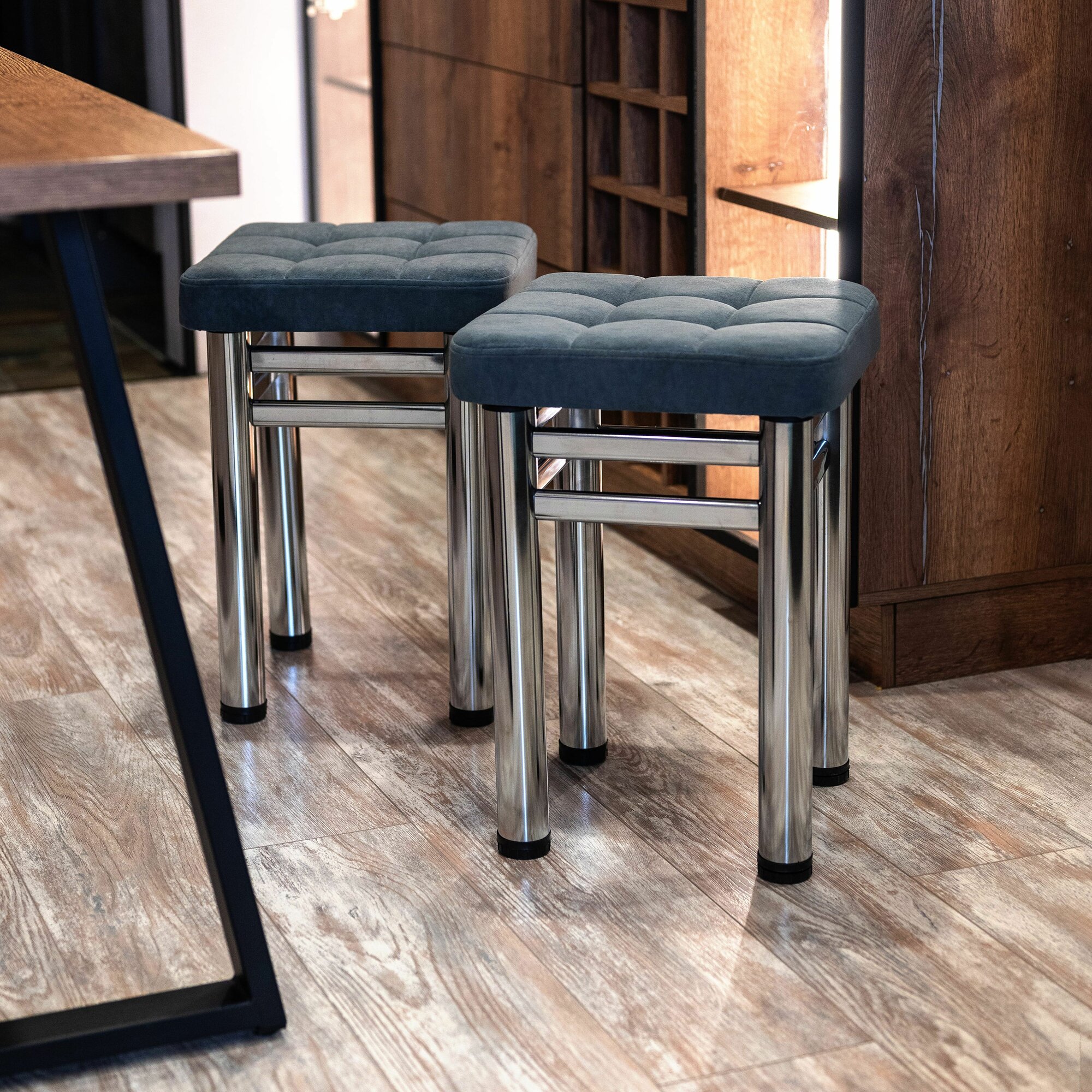 Табурет Квадро в современном интерьере: сочетание с барной стойкой и кухонным гарнитуром