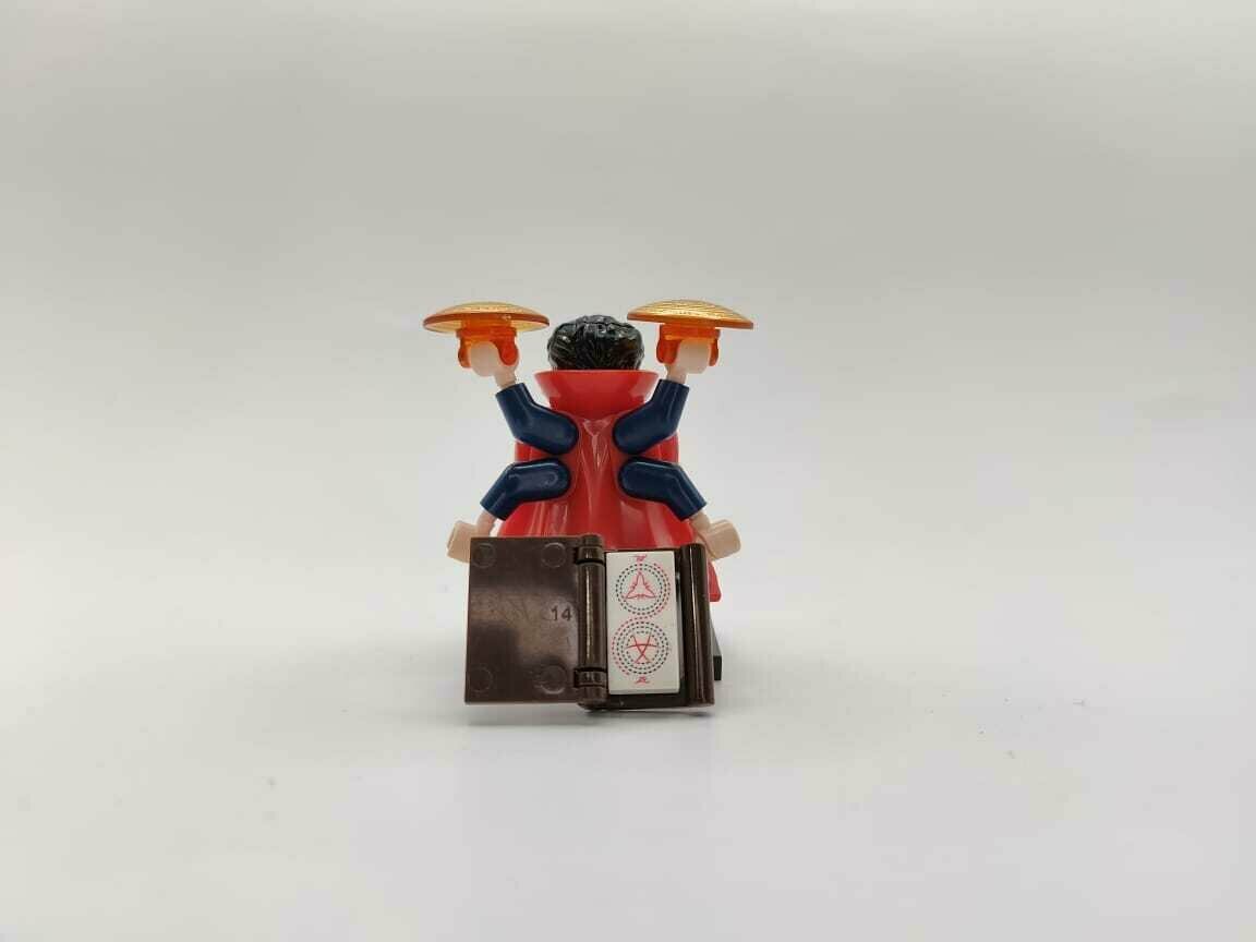 Минифигурка "Доктор Стрэндж с книгой", фигурка из коллекции Marvel — фото 1