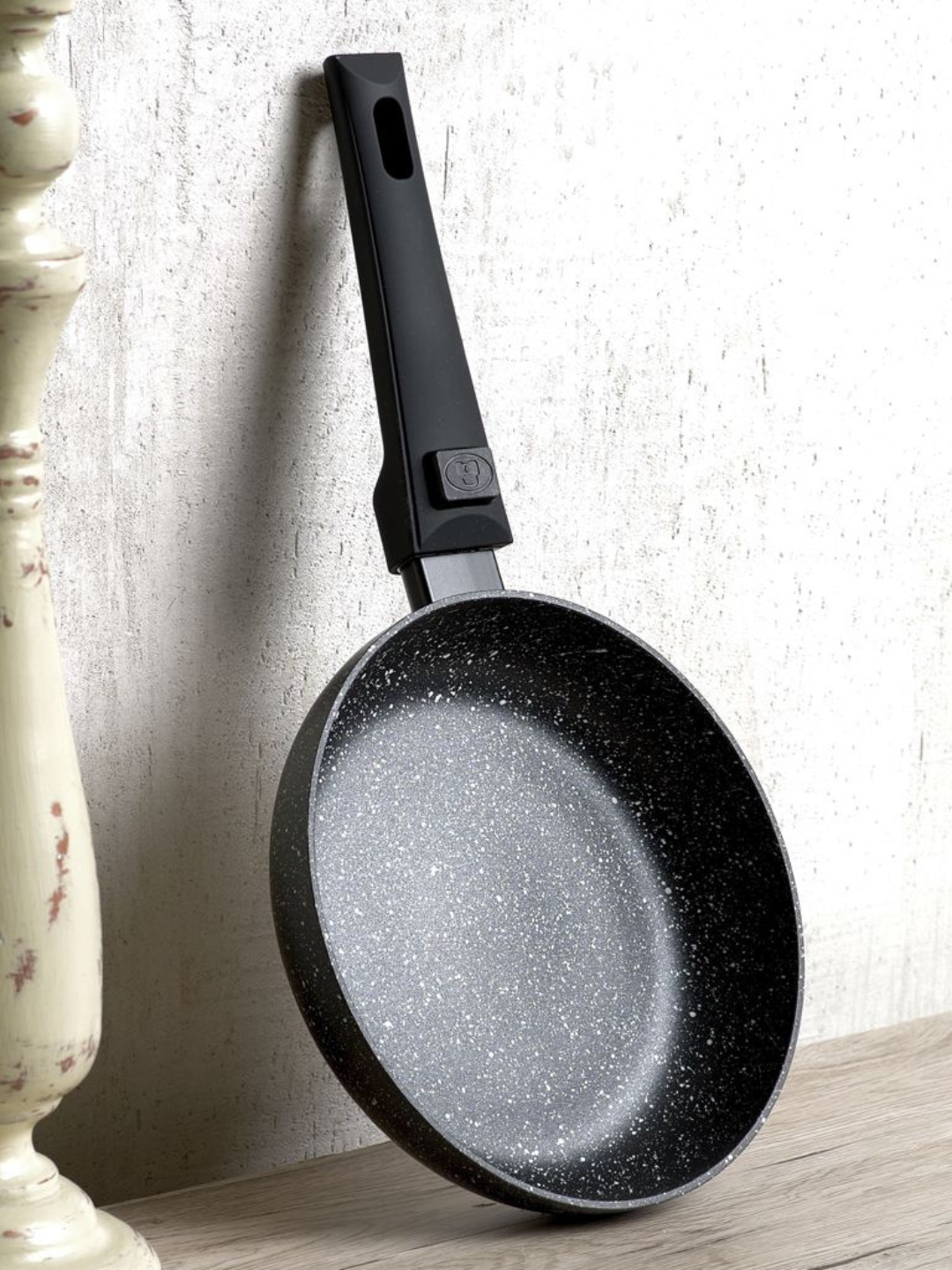 Сковорода алюминиевая FISSMAN FIORE 14295, диаметр 28 см, антипригарное покрытие, бакелитовая ручка