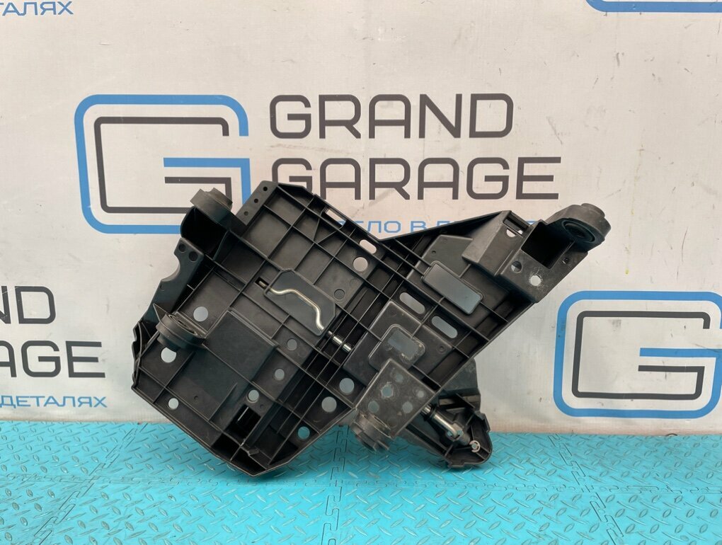 Кронштейн фары Porsche Cayenne 2008 957 M48.01 4.8 OEM 95563104400