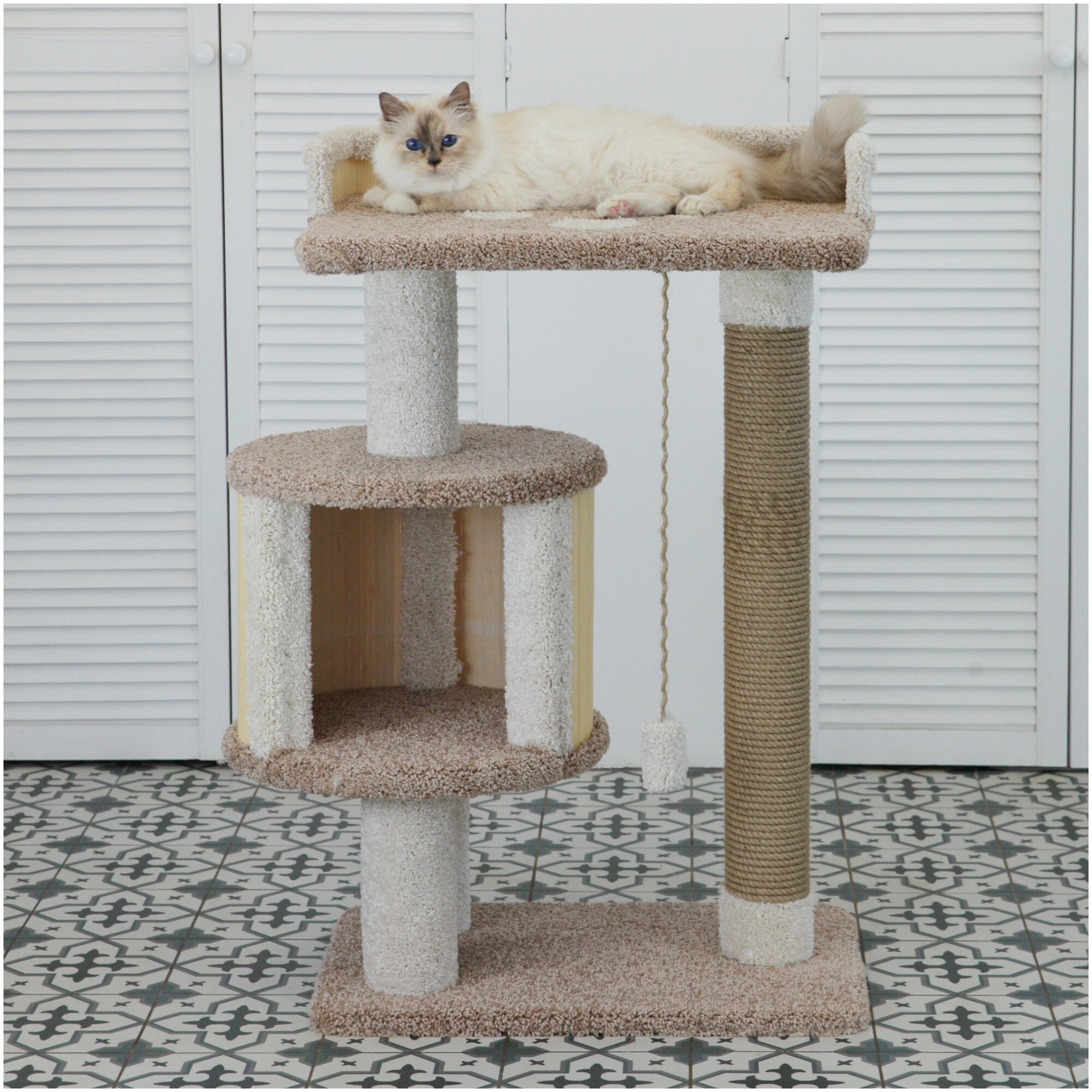 Домик для кошки Котомастер "Барни" высота 100см, капучино/ваниль - фотография № 3