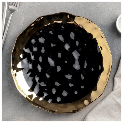 фото Тарелка обеденная «ин и ян», d=27 см, цвет чёрный/золотой нет бренда