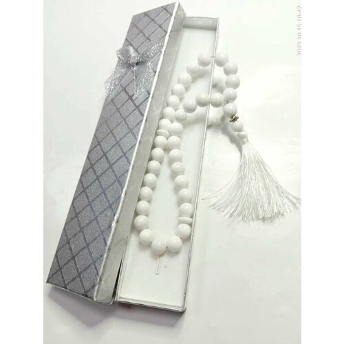 Мусульманские четки из белого агата, 33 бусины, диаметр 10 мм. в подарочной коробке.