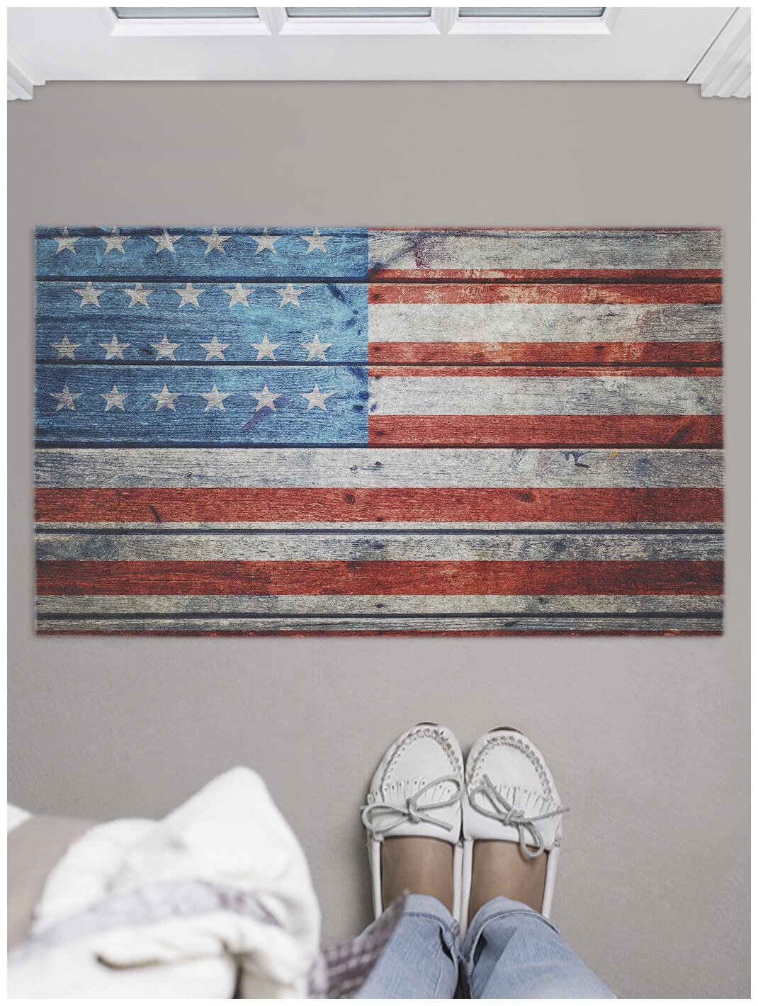 Придверный коврик в прихожую JoyArty "Флаг США на деревяной стене" для обуви, на резиновой основе, 75x45 см