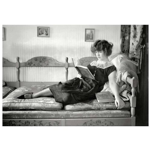 фото Постер на холсте девушка читает книгу (girl reading a book) 86см. x 60см. твой постер