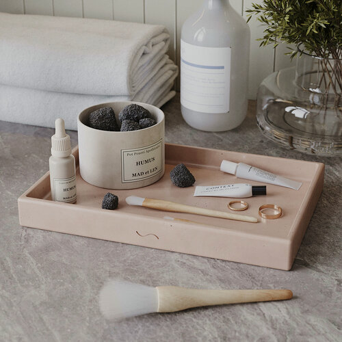 Изображение товара Декоративный поднос для ванной, органайзер для косметики Emily XL, 30x20 см, бетон, розовый глянцевый