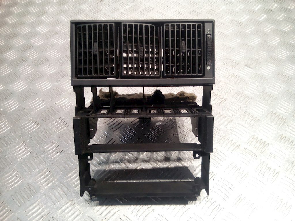 Дефлектор обдува салона Audi 90 B4 893820957 арт. 486751