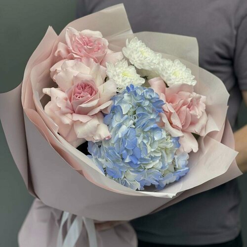 Изображение товара Авторский сборный букет с гортензией, французской розой и хризантемой