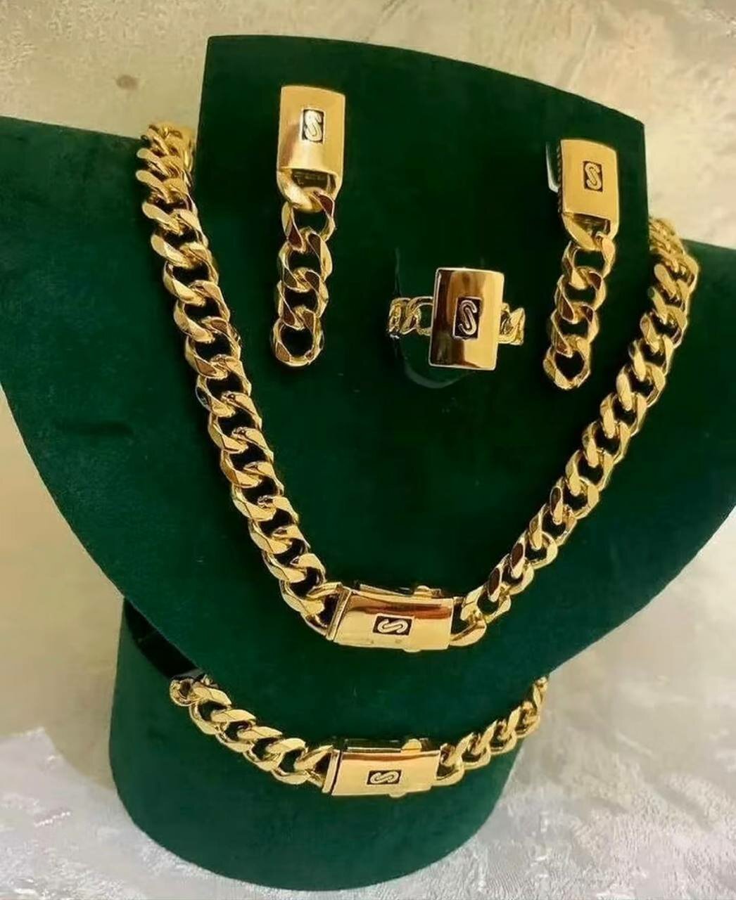 Комплект бижутерии: колье, браслет, серьги, кольцо