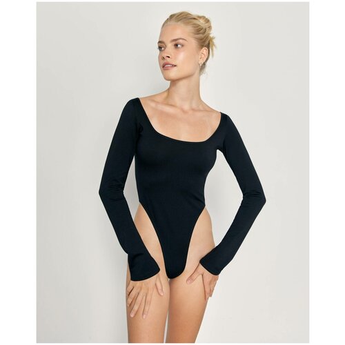 Боди с фигурным вырезом горловины I am studio S 3100₽