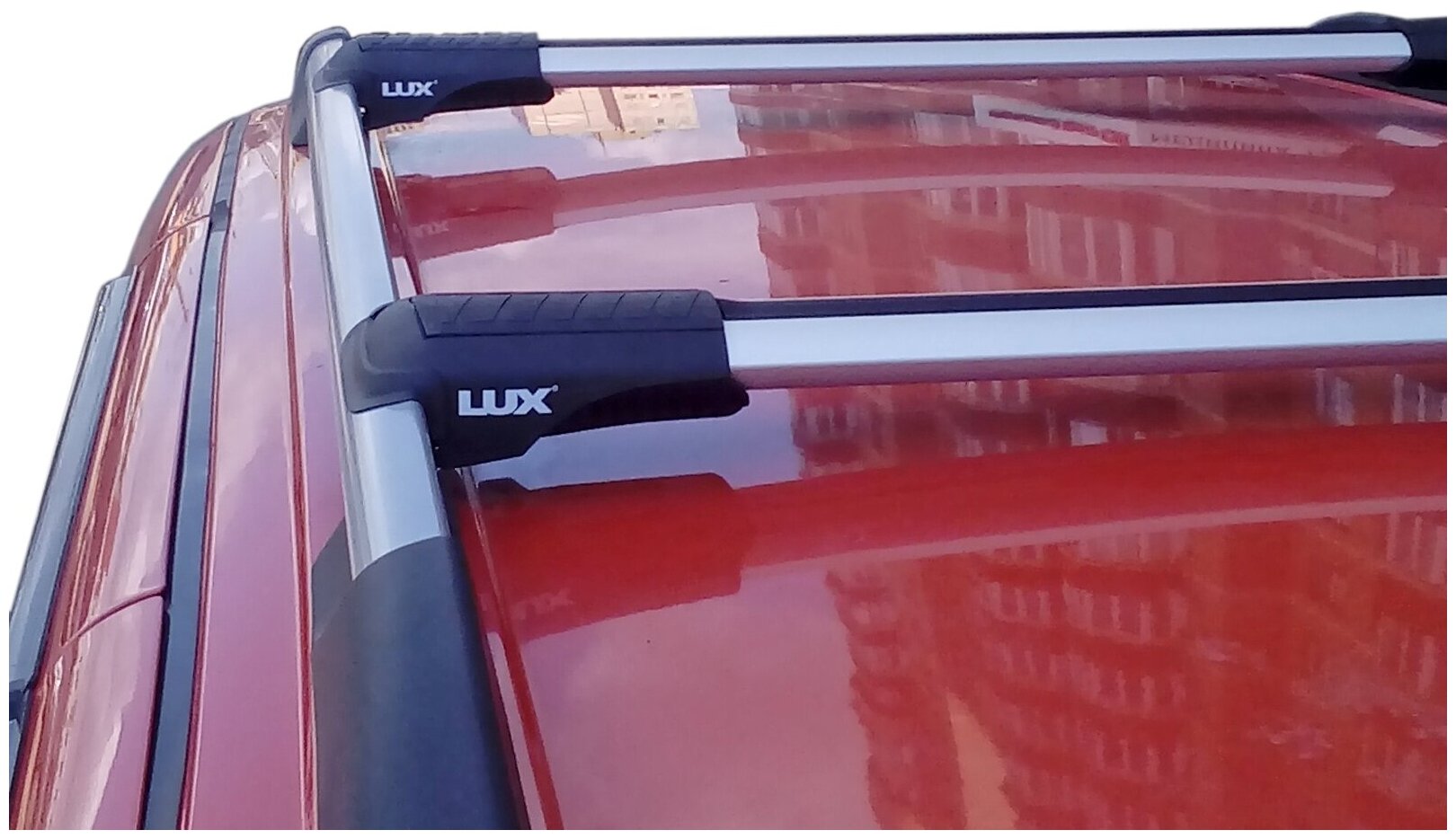 Багажник на Лада Гранта универсал, Lux Hunter L-52R, серебристые дуги на рейлинги — фото 1