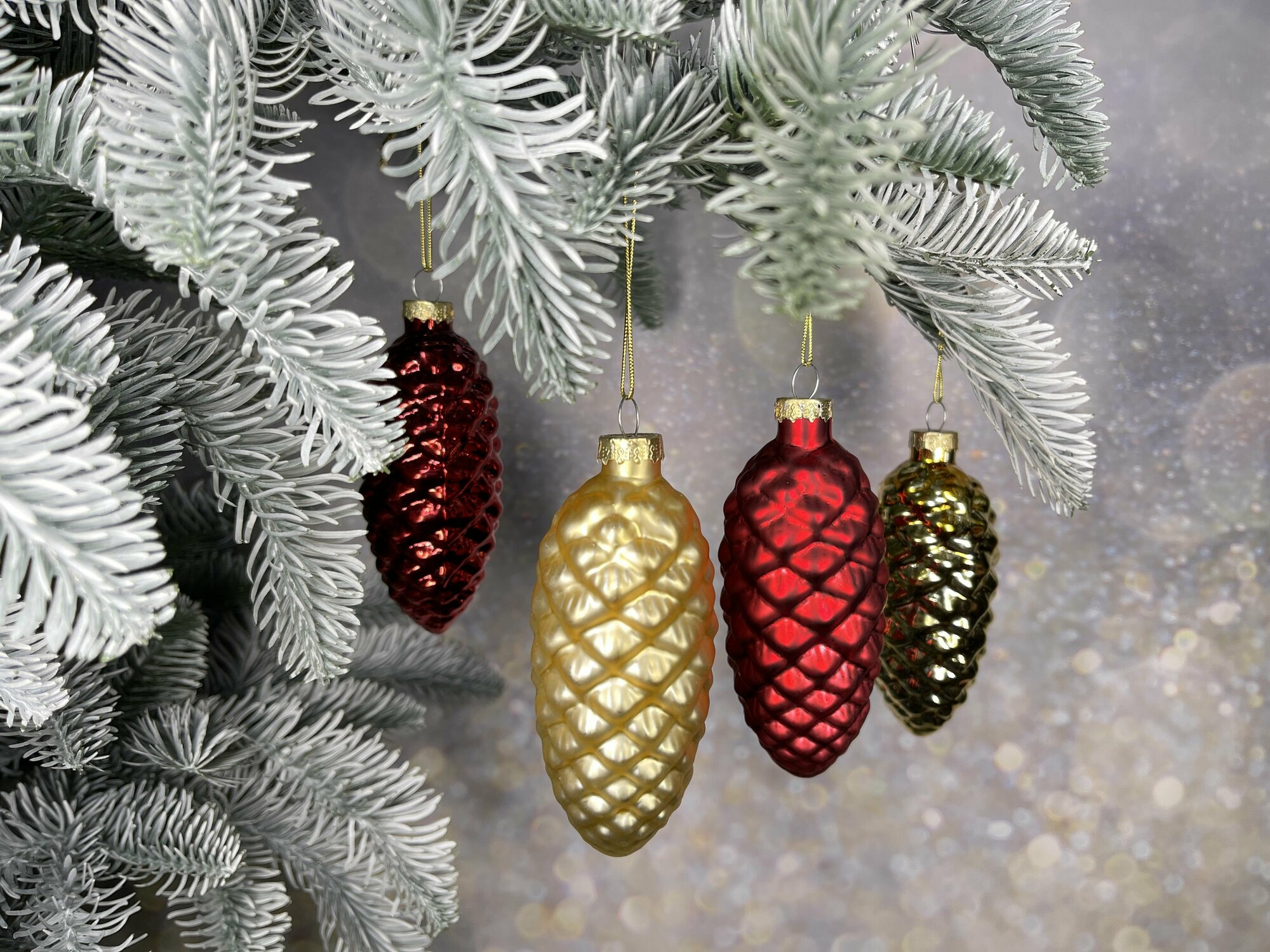 Новогодний шар House of Seasons Шишка стеклянная красная золото 10 5 см 4 вида