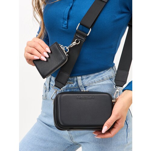 фото Сумка багет resin, фактура гладкая, черный