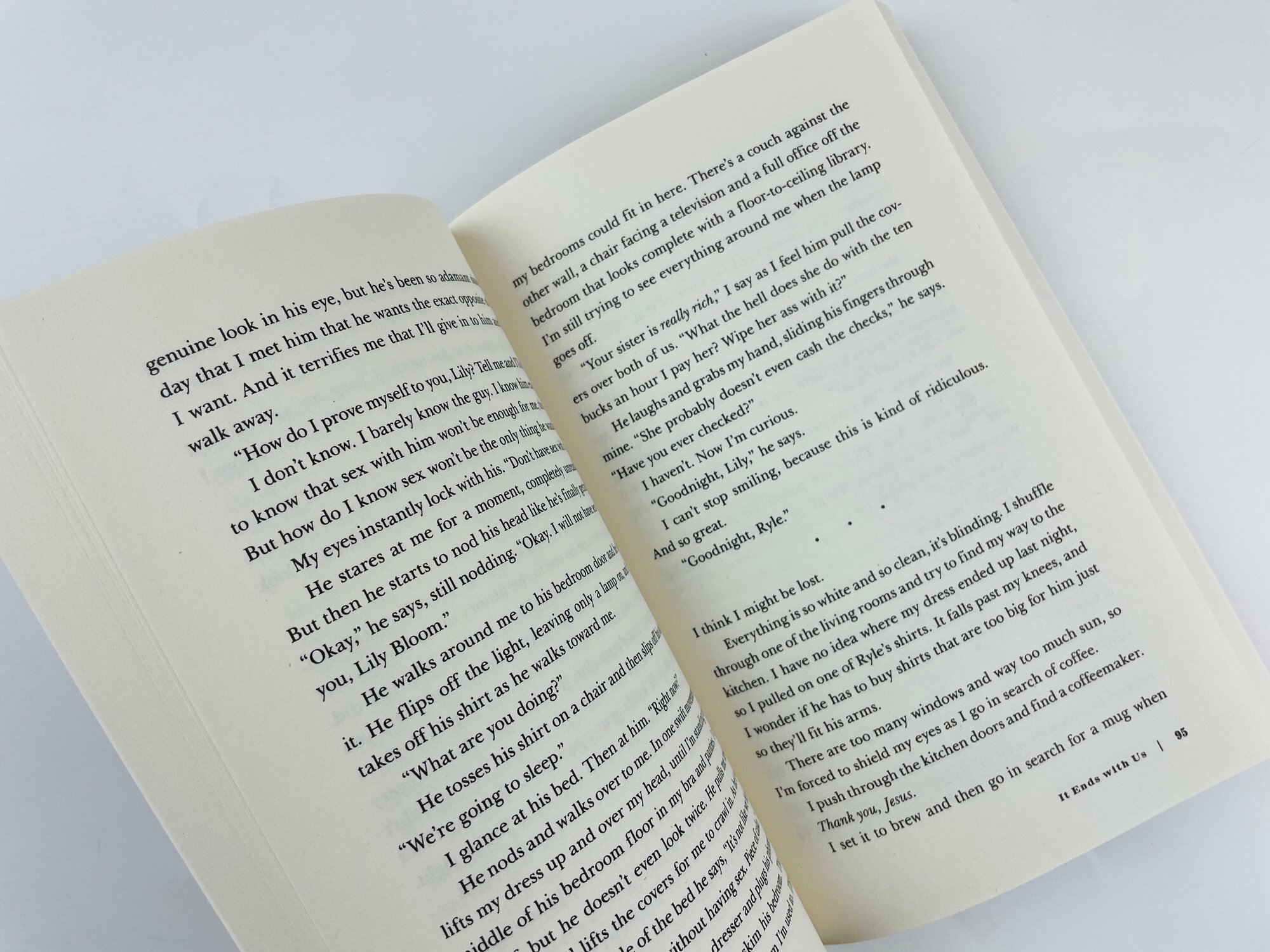 Книга It Ends with Us (Hoover Colleen) - фото №5