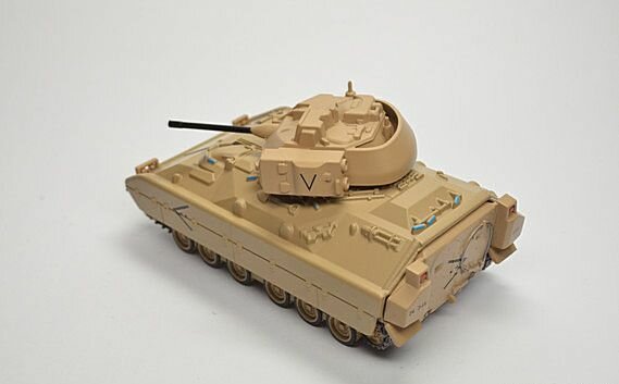 Масштабная модель 1/72 боевая машина пехоты М2 Брэдли — фото 1