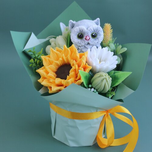 Сова с подсолнухом и ромашками Небольшой букет из мыла ручной работы Подарок учителю преподавателю воспитателю коллеге 990₽
